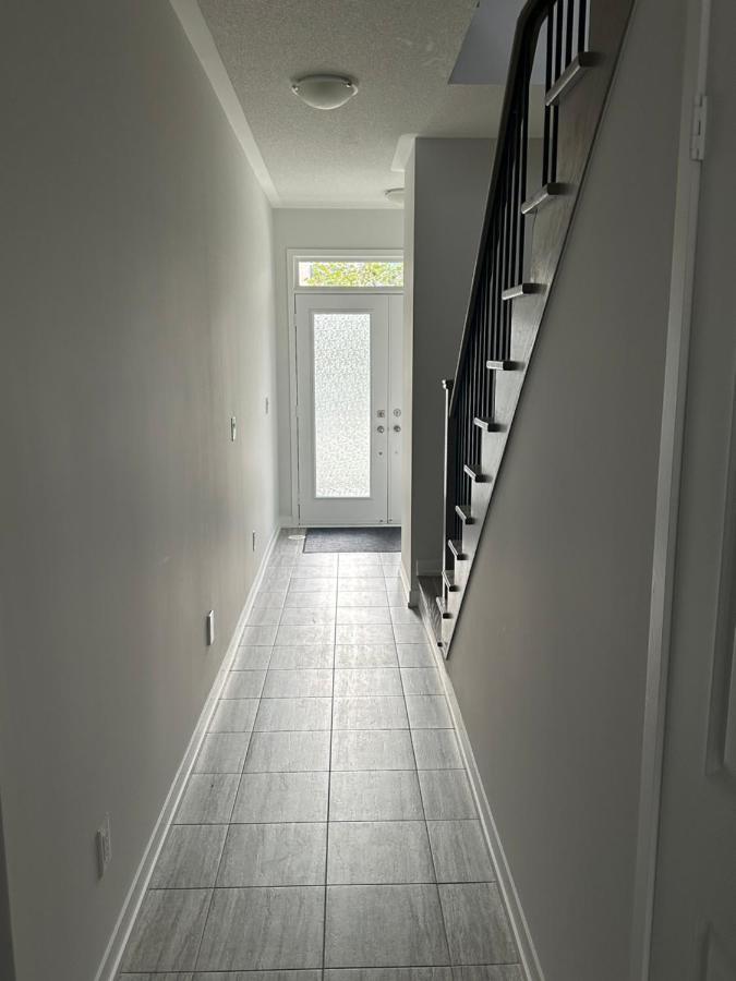 Modern Townhouse, Vaughan, Ontario, Canada Apartment *
